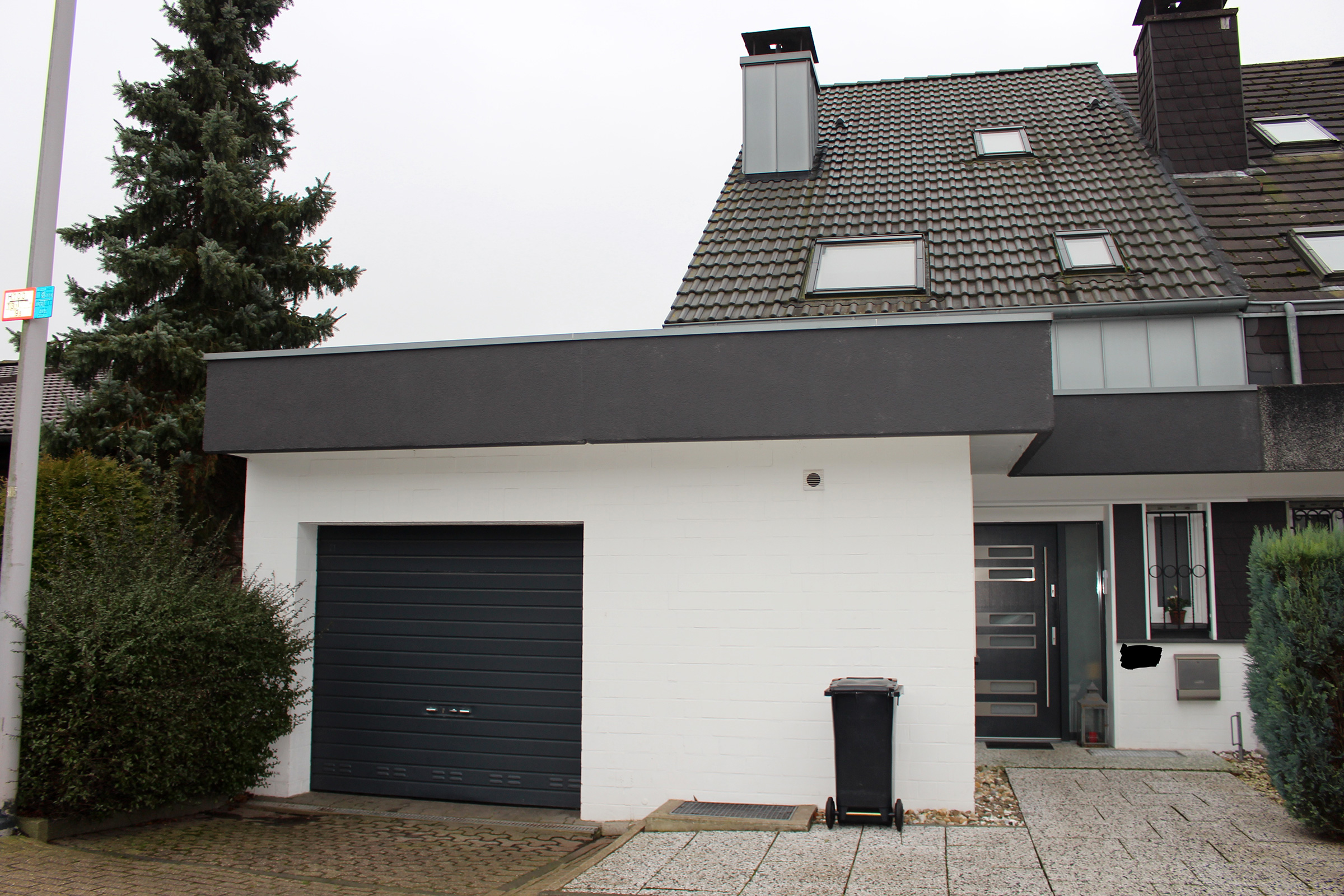 K∙IMMO∙S Referenzbild einer Doppelhaushälfte mit Garage